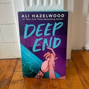2/$15 🌸 Deep End by Ali Hazelwood